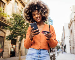 Imagen de people using smartphones to shop online