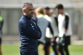 Num mar de certezas e numa maré de dúvidas navega o onze do Sporting