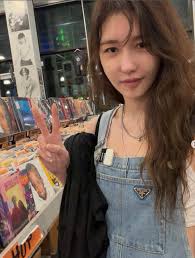 데뷔 땐 48㎏, 지금은 48세…이지아, 19년 지나도 ‘초미니 각선미’