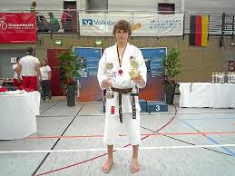 Calw: Karateka Steven Kaun holt Gold und Bronze - Calw ...