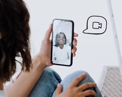 Smartphone showing a video callの画像