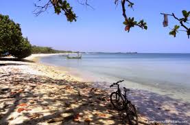 Hasil gambar untuk pantai teluk awur