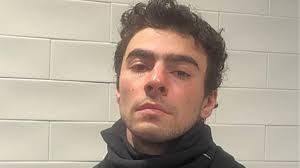 A un año del arresto de Luigi Mangione por el asesinato del director ejecutivo de UnitedHealthcare, todavía no se define qué ocurrirá con su caso y hasta la fiscal Pam Bondi solicitó la pena de muerte