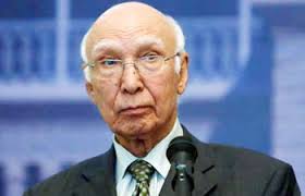 Just before going in for a bilateral meeting with Pakistan Prime Minister Nawaz Sharif&#39;s advisor, Sartaj Aziz, India openly expressed its displeasure at ... - sartaj-aziz_350_111213063854