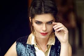 Résultat de recherche d'images pour "‫اسيل في سنوات الصفصاف‬‎"