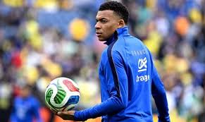 Frank Leboeuf fracasse Kylian Mbappe
