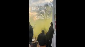 Mit Pyro und Bengalos: Maccabi-Fans feiern im Schlossgarten