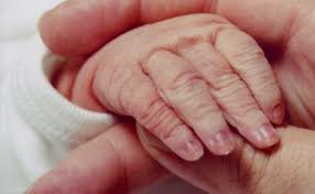 Resultado de imagen de UÑAS A LOS BEBES