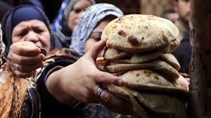كيف سيشتري المصريون الخبز مع بدء تطبيق الدعم النقدي؟