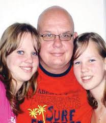 Kobus du Plessis is reunited with his daughters Leonie, 18, and Zandrea, 15, in the Netherlands, 10 years after he last saw them. (Beeld) - 677c4787e33a4056a146e55090c5b6f7