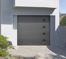 Peindre une porte de garage en PVC