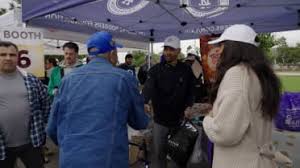 Dodgers Team Up to Give Back for Thanksgiving