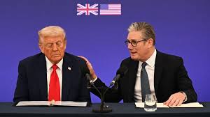 Trump en Windsor: Protestas y Expectativas en un Día de Visita Real - Imagen principal del artículo