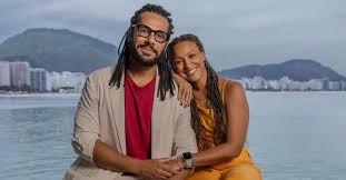 Amaury Lorenzo faz par romântico com Sheron Menezzes em 'Por Você'