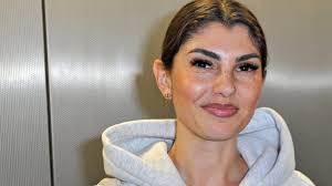 "Überlegt euch das gut": Yeliz Koc bereut ihre Brust-OP – und übt Kritik an Frauen