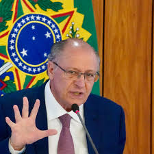 Governo Lula diz que ‘acompanha com atenção’ aumento de tarifas do México com impacto sobre o Brasil