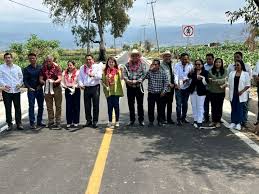 Inaugura gobernadora rehabilitación de tramo carretero San Agustín Amatlipac, en Tlayacapan