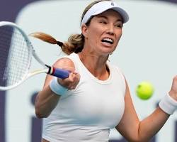 Image of Danielle Collins playing tennis, smiling confidently