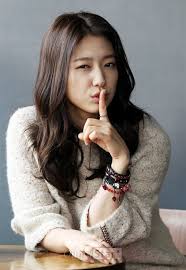 Hasil gambar untuk foto park shin hye