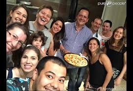 Resultado de imagem para SAIR COM A FAMILIA PARA COMER NA PIZZARIA