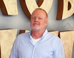 Stefan Raab Show: Comeback mit gemischten Reaktionen und kurzer Sendezeit
