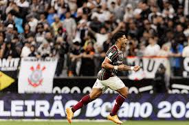 Com dois gols de Hulk, Fluminense vence o Corinthians fora de casa no Brasileiro