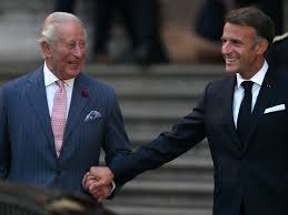 "Merveilleux, très spécial": Charles III et Emmanuel Macron célèbrent les liens franco-britanniques après avoir admiré la tapisserie de Bayeux — BFM