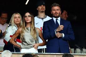 Victoria Beckham usa visual sofisticado da própria marca na Copa 2026