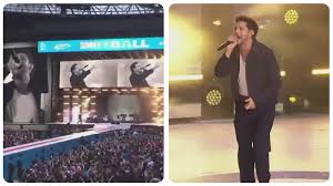 Niall Horan performs One Direction song