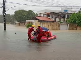 Inundações deixam famílias ilhadas em dia de chuva no Grande Recife; mais de 80 pessoas ficam desalojadas
