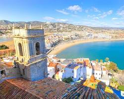Peniscola castle and beach Spain (由 AI 生成)
