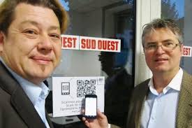 Jean-Philippe Verger (à droite), de Chabanais, est l&#39;un des deux inventeurs du e-restaurant NFC. Ici avec David Nordlinger, chargé de commercialiser le ... - 869001_21810705_460x306