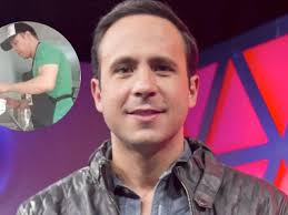 Ni Arath de la Torre lo ayuda: Captan a su hermano Ulises vendiendo tacos en un tianguis de Atizapán