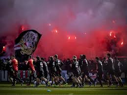 🎥 Techno beats and pyro show: ultras go wild at training session