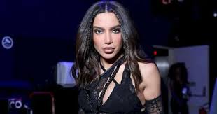 Anitta exclui cidades do roteiro dos Ensaios e especialista detalha motivos estratégicos