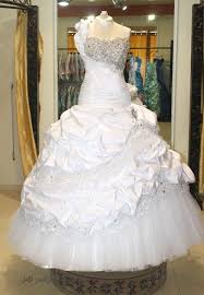فساتين اعراس مصرية 2014 , ازياء فستان زفاف للبنات المصرية 2015 , موضة فساتين الزفاف تجهيز العروس Images?q=tbn:ANd9GcSaUkExcHtOYnU2Iaj4ZNL8XIzEw_sCO5lN_ShEHtFyj6Ll8qeH