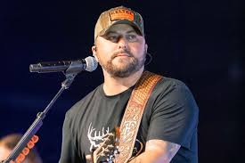 Country singer Tyler Farr suffers serious injury in farm accident