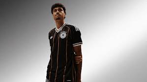 Abschiedstrikot: Adidas stellt letztes DFB-Dress vor — Kicker