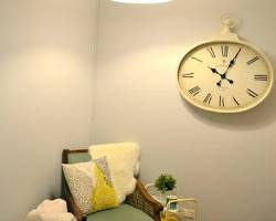 swag hanging on a bedroom wallの画像