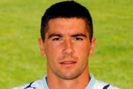 Srbský obránce Alexander Kolarov. Alexander Kolarov (Srbsko, 24 let) Úrostlý levý bek římského Lazia vyniká hrou po zemi i ve ... - zzzkolar-4c096f89e09fc_275x183