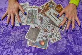 Tarot do dia: previsão para os 12 signos em 01/03/2026