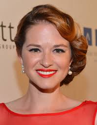 Sarah Drew wore her beautiful red hair in a chic chignon for this romantic look. - Sarah%2BDrew%2BUpdos%2BChignon%2B11a5uJEeni0l