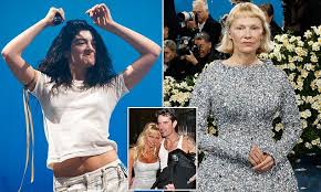 Daily Mail - News update