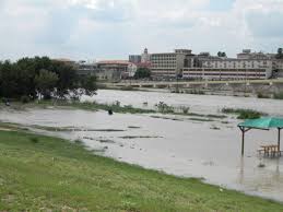Vigilan crecida del río Bravo en Nuevo Laredo y Laredo; prevén que alcance los 6.5 metros de altura