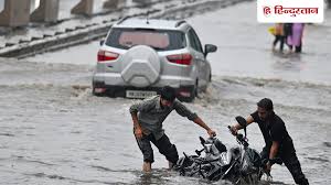 दिल्ली-NCR में बारिश का अलर्ट: ट्रैफिक जाम से बचने के लिए कार छोड़ मेट्रो लें