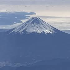 「観光のエゴで富士山を閉めるな」閉山期の登山禁止を求める地元市長にクライマーが反論…市長は「地元として迷惑」