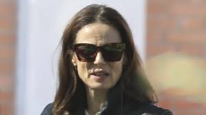 Aitana Sánchez Gijón se despide junto a sus hijos de su madre, Fiorella de Angelis, fallecida este domingo tras un empeoramiento en su salud