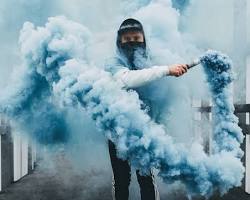 Imagine cu Smoke bomb used in a photoshoot