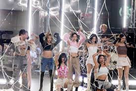 TWICE overcomes injury in electrifying return to Oakland Arena