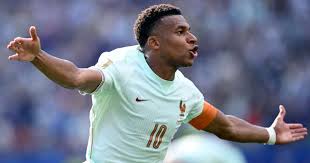 فرنسا 2-0 المغرب: مبابي يسجل ويصنع ويهدر ركلة جزاء في انتصار ربع النهائي